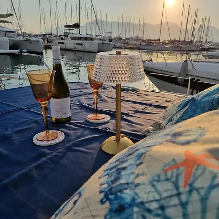 On Boat Poetica Bateau-hôtel