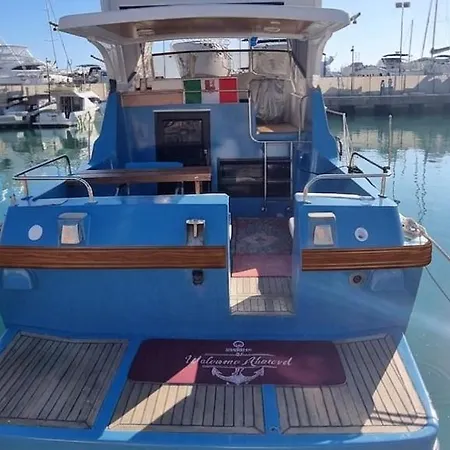 On Boat Poetica